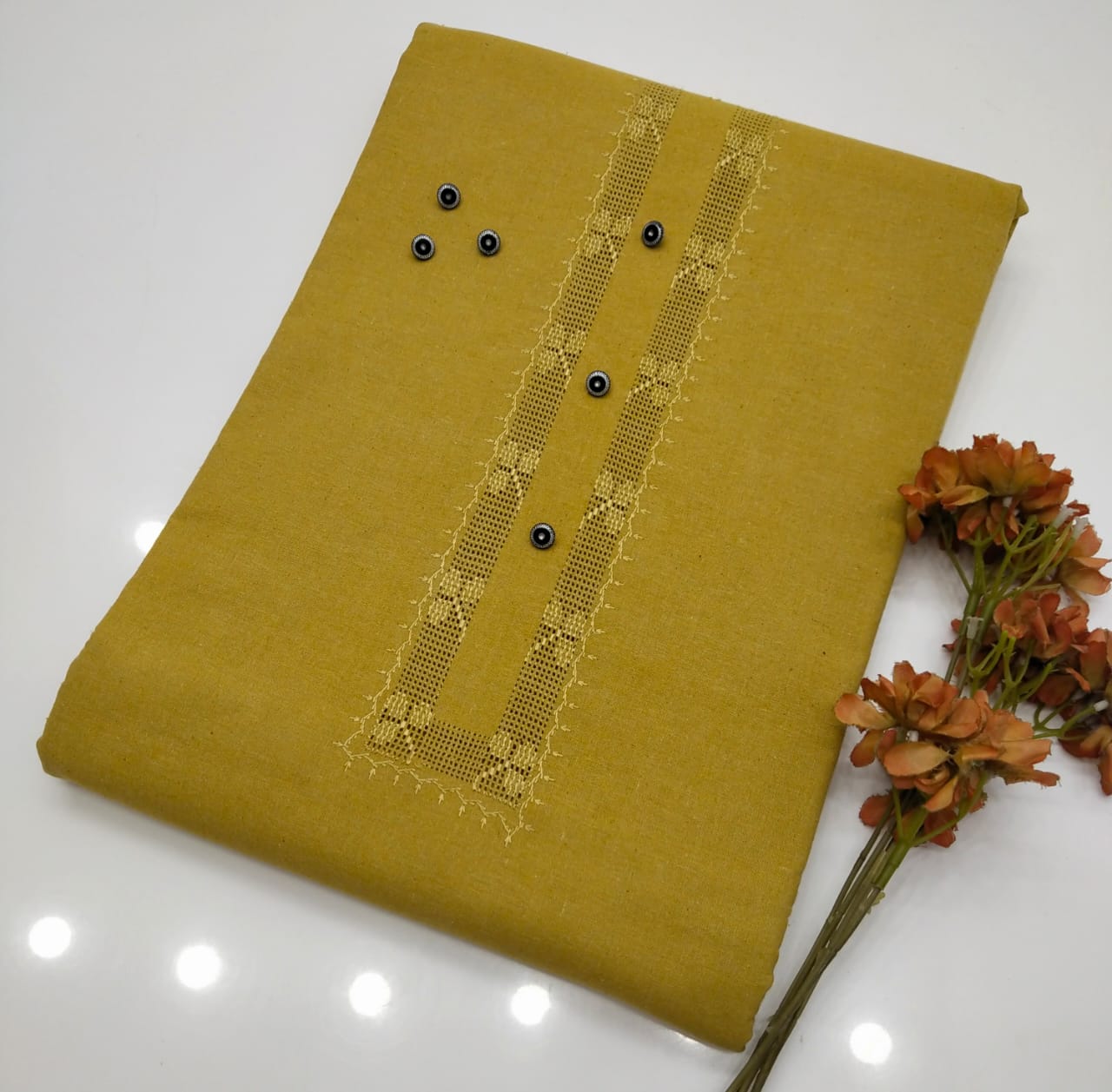 Beautiful Gents Winter collection Hand Embroidery Takashi Gala Neat work Stuff Pure Khaddar karandi fine Premium Quality... With 6 Button 🎁 ..